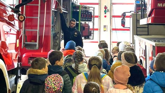 Jak wygląda służba strażaka? Uczniowie sprawdzili to z bliska