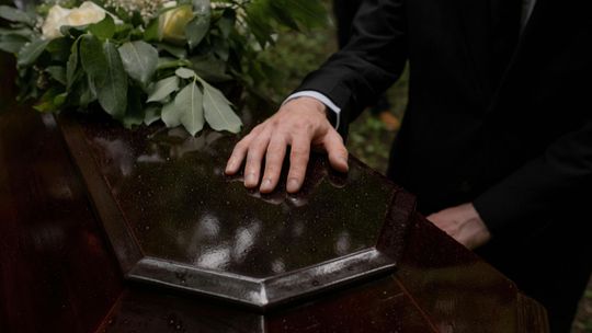 Jak wygląda transport zwłok krok po kroku? Przewodnik dla rodzin