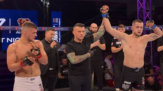 Jakub Lubas wygrywa rewanż na gali DWM 7 - Wieluń Fight Night. Efektowne zwycięstwo przed czasem