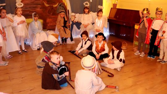 Jasełka w wykonaniu przedszkolaków. Seniorzy zachwyceni