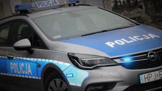 Jechał za szybko, miał zakaz i był poszukiwany. Mężczyzna został zatrzymany i trafił do aresztu