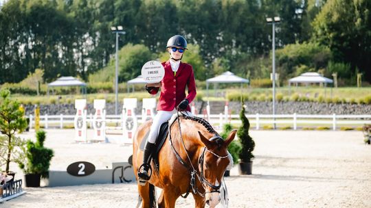 Julia Balawender z Kędzierzyna-Koźla na podium Polskiej Ligi Jeździeckiej w 2025 roku
