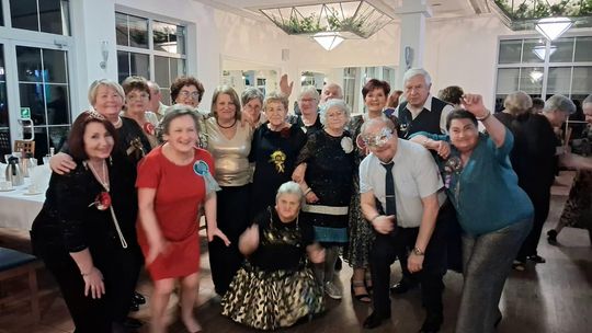 Karnawał to czas zabaw. Wiedzą o tym kozielscy seniorzy. ZDJĘCIA