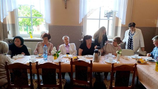 Kawka i ciastko z seniorami z Miejsca Kłodnickiego. ZDJĘCIA