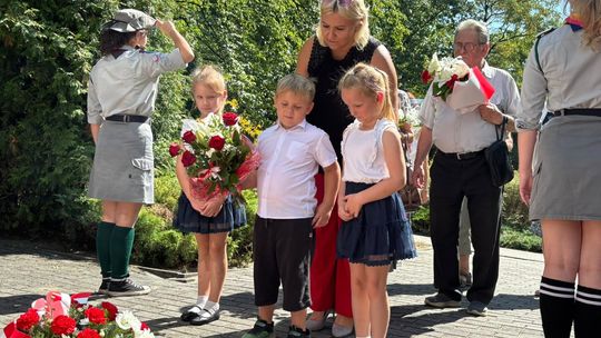 Kędzierzyn-Koźle pamięta: hołd ofiarom II wojny światowej w Parku Pojednania. ZDJĘCIA