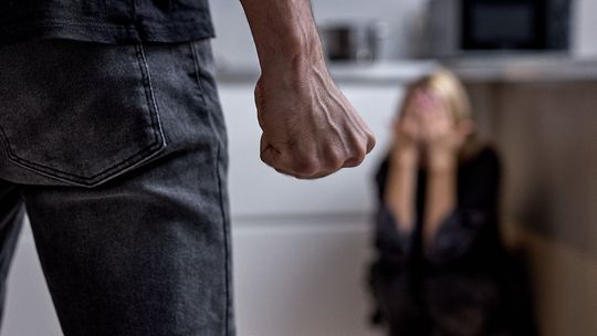 Kędzierzyn-Koźle: Przez 20 lat stosował przemoc psychiczną i fizyczną wobec żony i dwójki dzieci