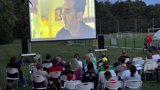 Kino pod chmurką ma swoich fanów w Cisowej. ZDJĘCIA