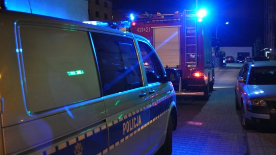 Kobieta spadła z wózka inwalidzkiego i nie potrafiła samodzielnie wstać