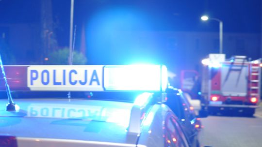 Kobieta straciła panowanie nad pojazdem i wjechała do lasu