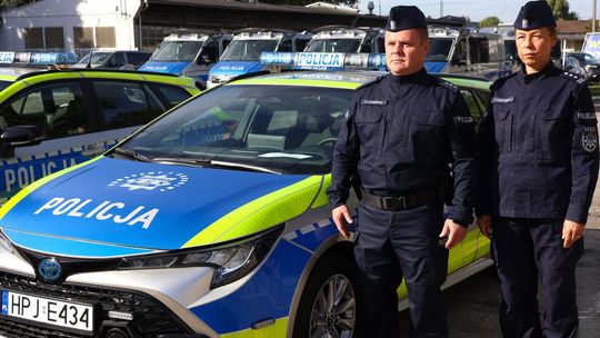 Kolejne nowe radiowozy dla policjantów z Kędzierzyna-Koźla. W sumie mają już cztery hybrydowe Toyoty