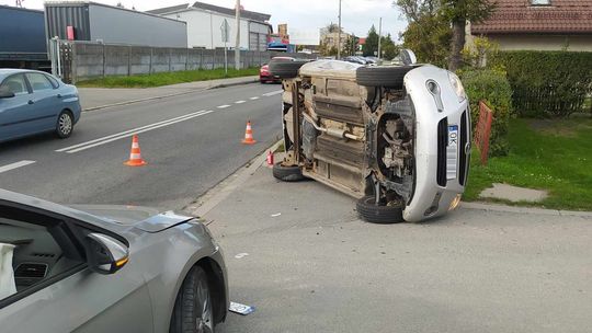 Kolizja dwóch osobówek na ulicy Raciborskiej w Większycach