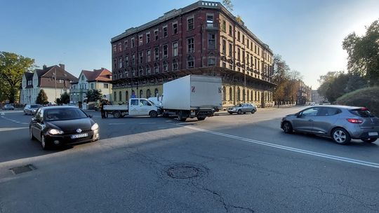 Kolizja na skrzyżowaniu ulicy Łukasiewicza i Żeromskiego w Koźlu