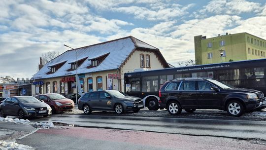 Kolizja trzech pojazdów na ul. Kozielskiej. Jedna osoba nie zachowała ostrożności