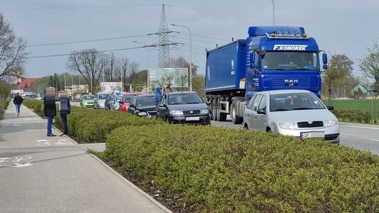 Kolizja trzech samochodów na ulicy Dunikowskiego Kolizja trzech samochodów na ulicy Dunikowskiego