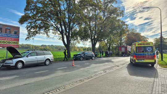 Kolizja trzech samochodów na wysokości sklepu NETTO w Koźlu. ZDJĘCIA