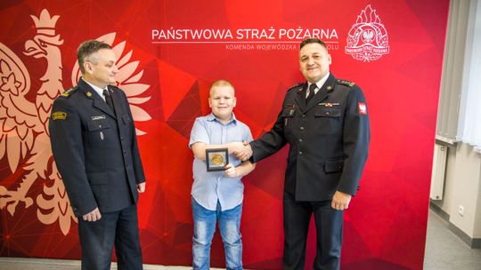 Komendant Główny PSP wręczył Tomkowi odznakę „Iuvenis Forti”