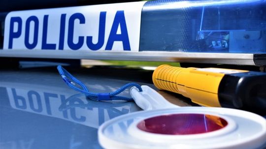 Kompletnie pijana 42-letnia kobieta podczas manewru omijania wjechała w inny samochód