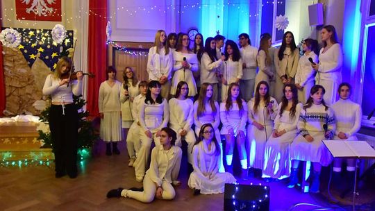 Koncert i jarmark świąteczny w kozielskim liceum. ZDJĘCIA Koncert i jarmark świąteczny w kozielskim liceum. ZDJĘCIA