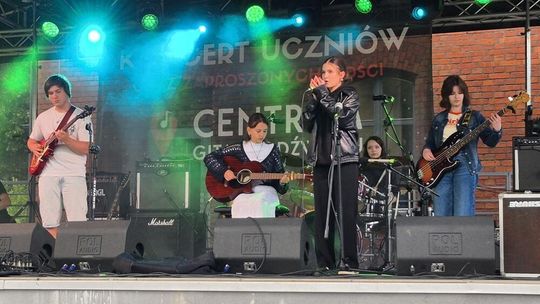 Koncert uczniów Centrum Gitary i Dźwięku w klubie Kameleon