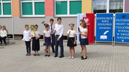 Koniec wakacji. Pierwsze dzwonki wybrzmiały już w szkołach