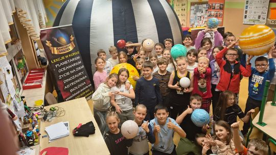 Kosmiczna nocka trzecioklasistów z PSP nr 20. ZDJĘCIA