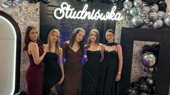 Kozielski ogólniak bawił się na studniówce. ZDJĘCIA