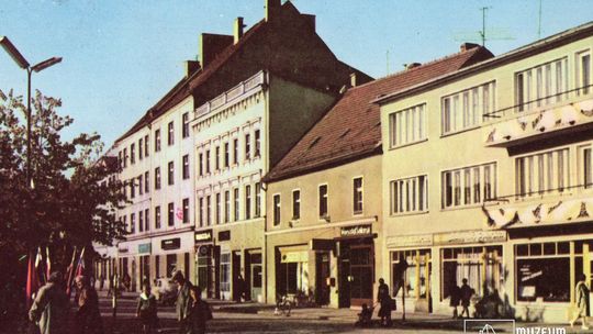 Kozielski rynek sprzed kilkudziesięciu lat też miał swój urok Kozielski rynek sprzed kilkudziesięciu lat też miał swój urok
