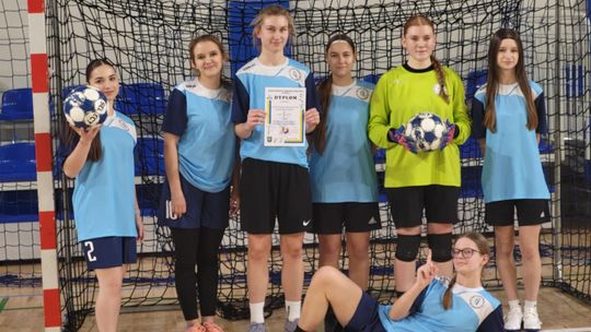 Kozielskie licealistki z pewnym awansem do finału wojewódzkiego w futsalu. ZDJĘCIA