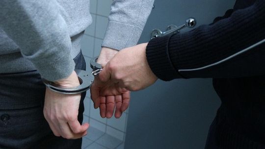 Kradzież w sklepie zakończona aresztem za posiadanie narkotyków