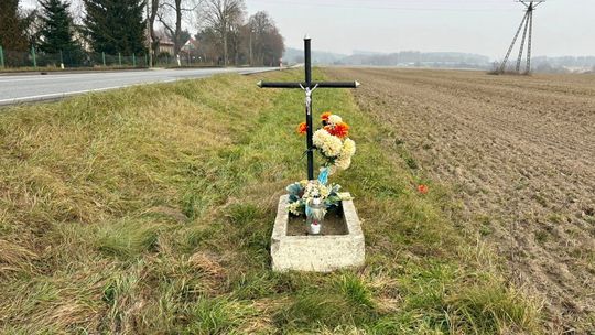 Kto spoczywa w bezimiennym grobie w Łanach? Teorii jest kilka. ZDJĘCIA