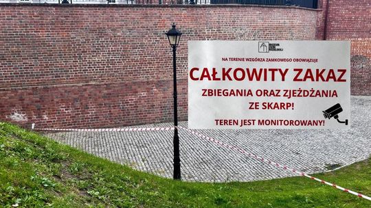 Ktoś zrobił sobie zjeżdżalnię na Wzgórzu Zamkowym w Koźlu?