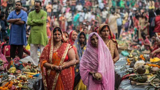 Kultura randkowa w Indiach: Od tradycyjnych małżeństw do nowoczesnych aplikacji