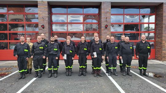 Kwalifikacje uzyskało 17 strażaków OSP z terenu powiatu kędzierzyńsko-kozielskiego. ZDJĘCIA