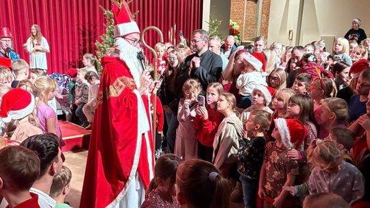 Lampiony, roraty i prezenty od Świętego Mikołaja w Sławięcicach. ZDJĘCIA