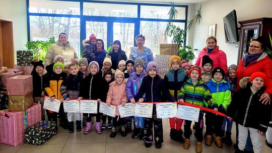 Łańcuch Dobrej Pomocy - przedszkolaki z Kędzierzyna-Koźla połączyły siły dla Hospicjum Św. Anny Łańcuch Dobrej Pomocy - przedszkolaki z Kędzierzyna-Koźla połączyły siły dla Hospicjum Św. Anny