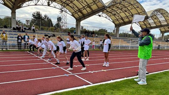 Lekkoatletyka, która łączy. 260 uczestników na integracyjnych zawodach. ZDJĘCIA