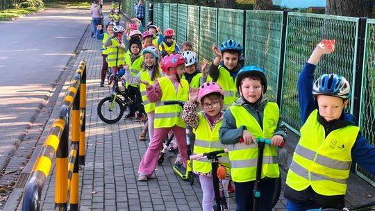 Mała rowerowa wyprawa, dużo radości. Przedszkolaki ruszyły w trasę. ZDJĘCIA