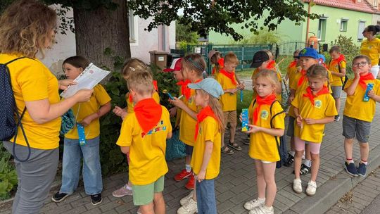 Mali odkrywcy pod namiotami. Przedszkolaki wzięły udział w Camp Day. ZDJĘCIA