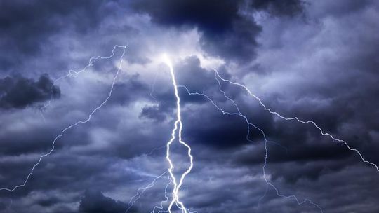 Meteorolodzy ostrzegają przed burzami i gradem