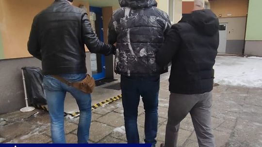 Mężczyzna, który potrącił trzy osoby i uciekł, usłyszał zarzuty