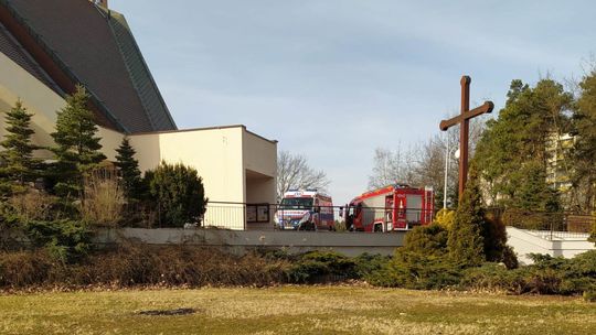 Mężczyzna spadł z drabiny. Interweniowały służby ratunkowe