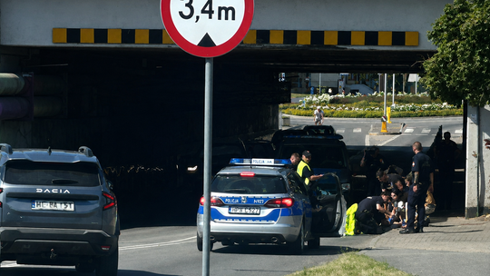 Mężczyzna spadł z wiaduktu kolejowego przy ul. Kozielskiej. Trafił do szpitala