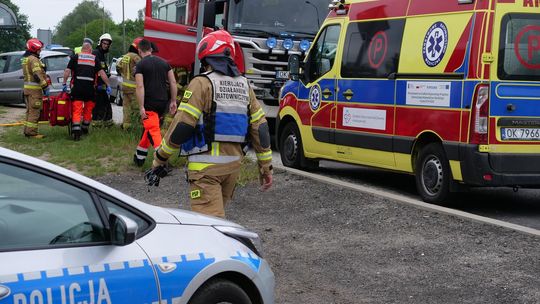 Mężczyzna w trakcie jazdy dostał ataku padaczki. Uderzył w inny pojazd