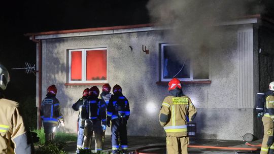 Mężczyzna zagroził, że się zabije i podpalił dom w Blachowni