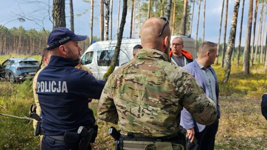 Mężczyzna znalazł drona w lesie. Na miejscu strażacy z Kędzierzyna-Koźla