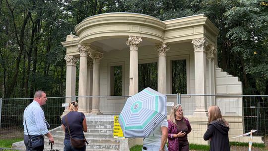 Miasto odrestaurowało portyk dawnego pałacu w Sławięcicach. ZDJĘCIA