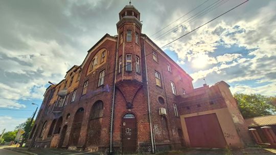 Miasto wystawiło na sprzedaż zabytkowy kompleks budynków. Cena wyjściowa to 1600 000 zł. ZDJĘCIA