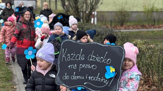 Niebieski Marsz przeszedł ulicami Kędzierzyna. Maluchy przypomniały o swoich prawach. ZDJĘCIA