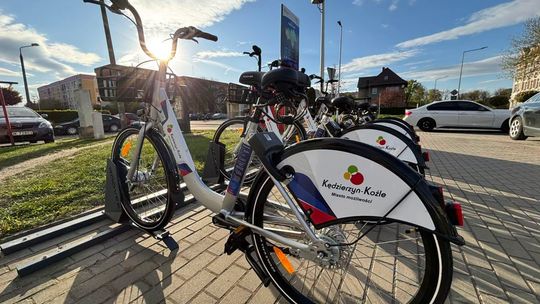 Mieszkańcy Kędzierzyna-Koźla coraz chętniej korzystają z miejskich rowerów