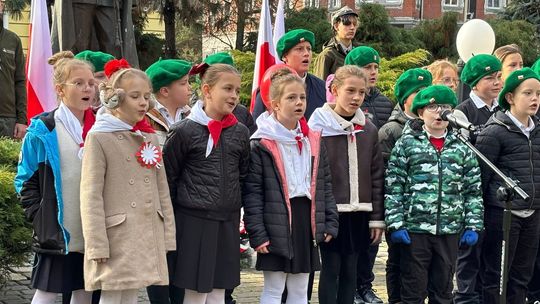 Mieszkańcy Kędzierzyna-Koźla oddali hołd Niepodległej. ZDJĘCIA Mieszkańcy Kędzierzyna-Koźla oddali hołd Niepodległej. ZDJĘCIA